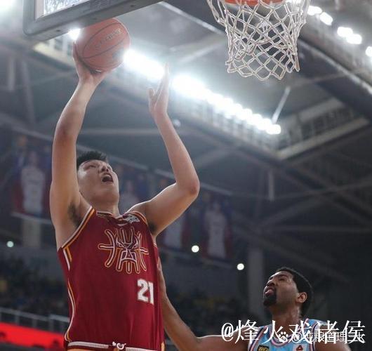 威尔斯反击一条龙接球滑翔劈扣，辽宁领先广厦18分