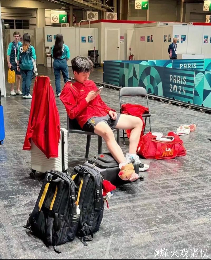 盘点王楚钦受伤瞬间!铁腿也该废了,世一的代价,粉丝太心疼 盘点王楚钦受伤瞬间!铁腿也该废了,世一的代价,粉丝太心疼